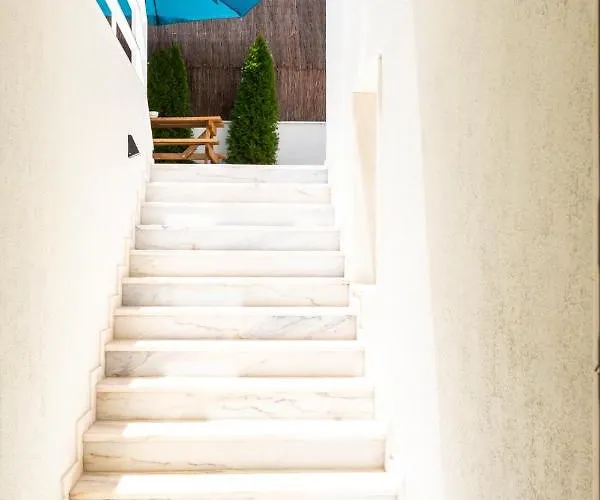 Ambassador Private Pool